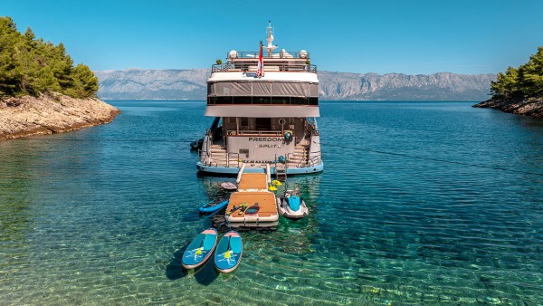 Motorjacht M/Y Freedom