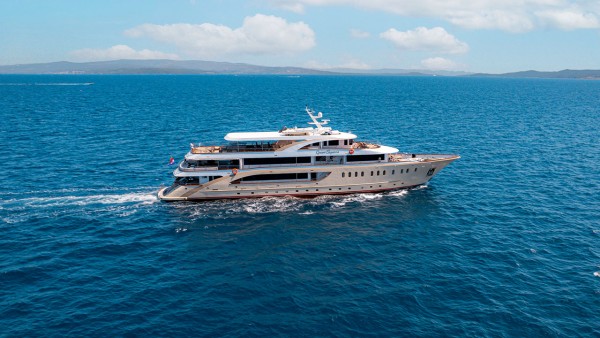 Motorjacht Queen Eleganza