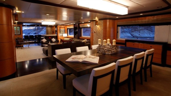 Motorjacht Serenity II