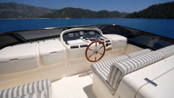 Motorjacht Stoli