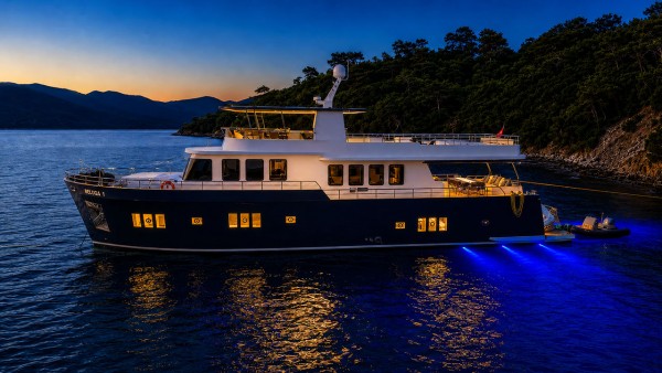 Motorjacht Beluga 1