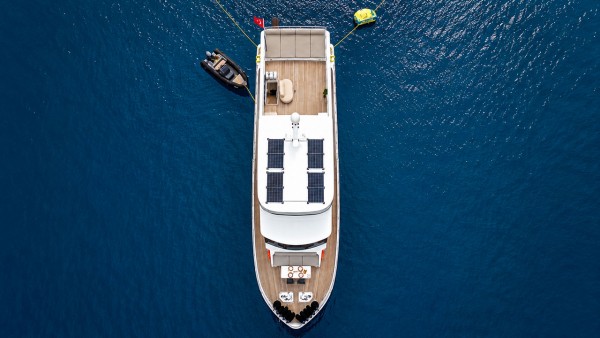 Motorjacht Beluga 1